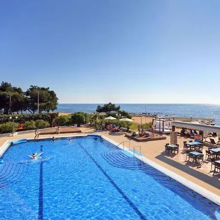 Traditional With A Terrace And Wifi 2km From Umago